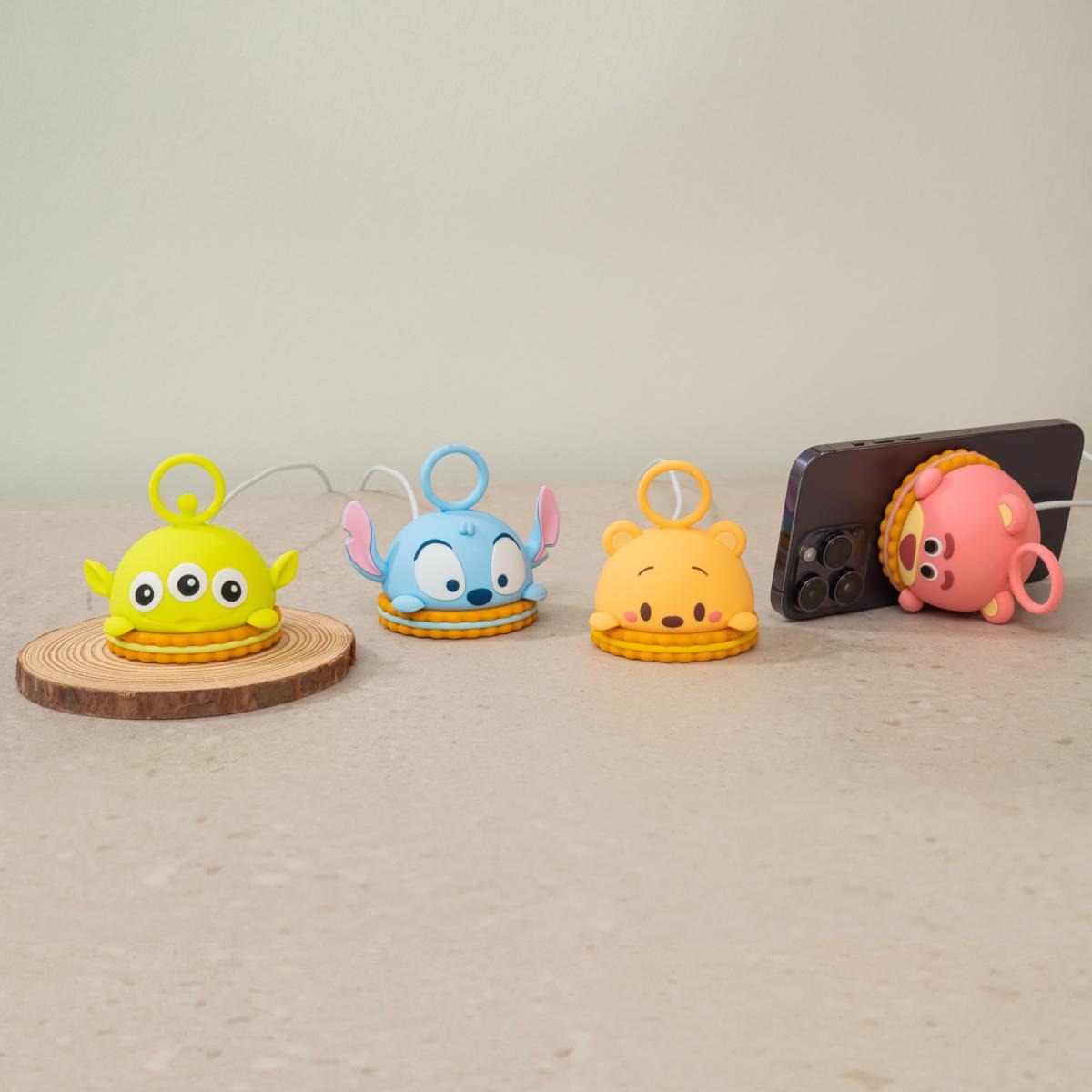 迪士尼磁吸充電盤的魔法小窩 – 超可愛無線快充系列，讓iPhone輕鬆滿電