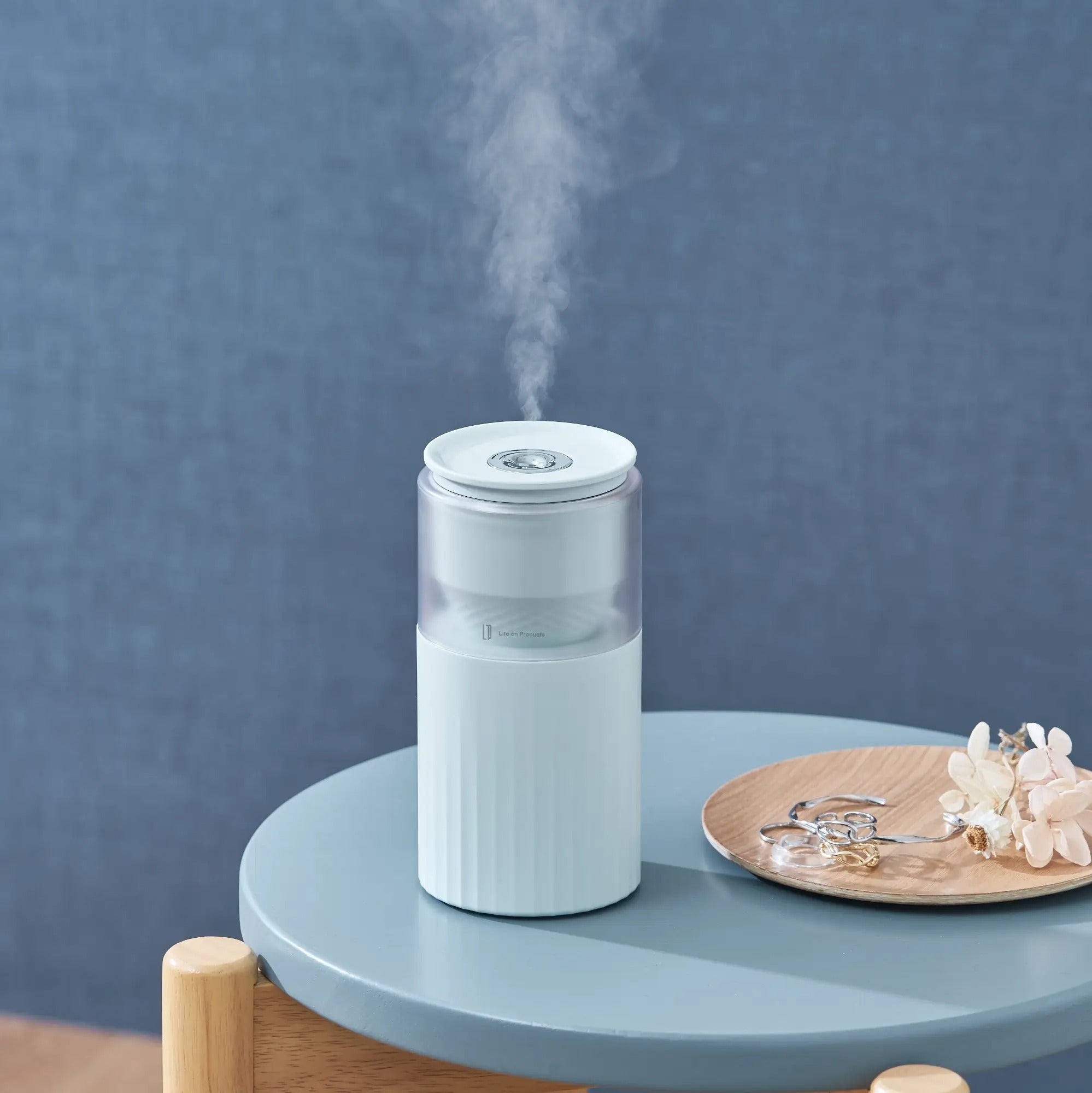 日本Life on Products 幻彩燈光無線加濕器 – 小巧燈光融合空氣保濕，打造夢幻居家角落