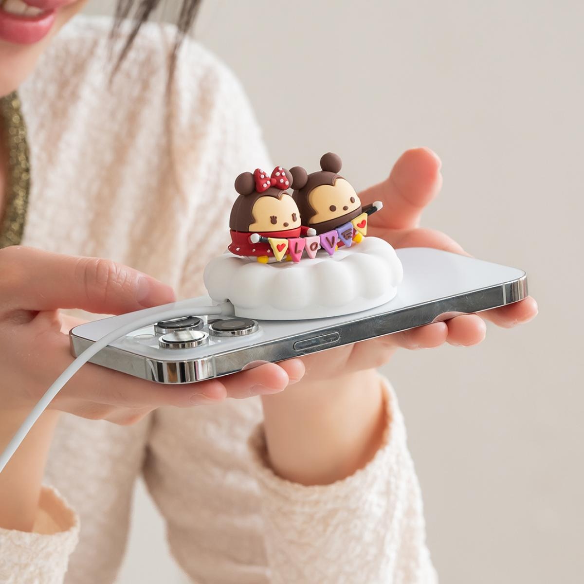 迪士尼磁吸充電盤的魔法小窩 – 超可愛無線快充系列，讓iPhone輕鬆滿電